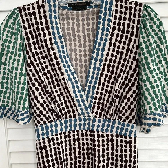 BCBGMAXAZRIA Polka Dot V-Neck Dress. Tie waist. Ruffle sleeve. A-line. Size S. - Picture 4 of 8